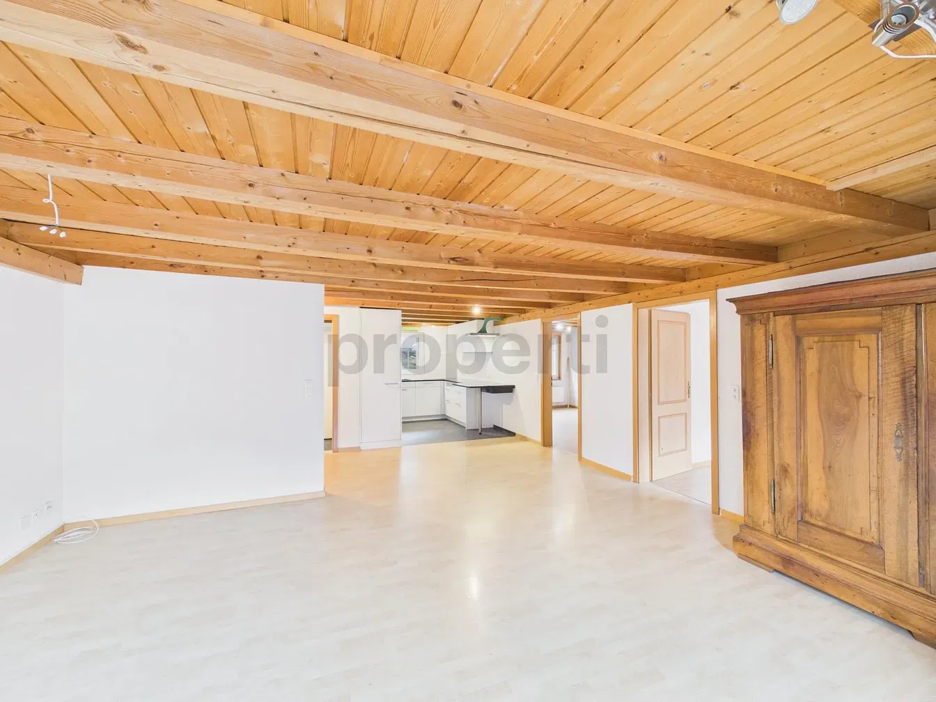 Sonstiges; holzbalken, holzboden