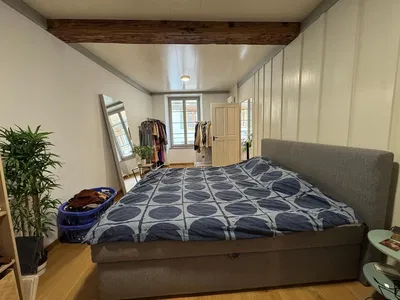 Schlafzimmer; holzbalken, tageslicht