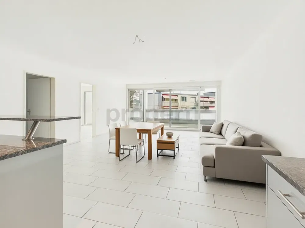 Salón; vista, suelo de baldosas, luz natural