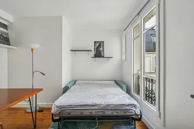 Chambre; lumière naturelle, parquet