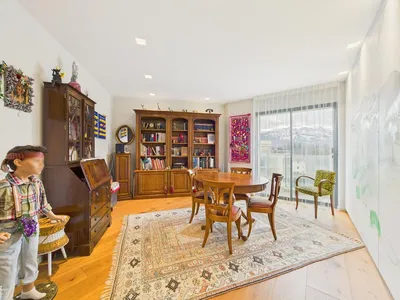 Wohnzimmer; holzboden, tageslicht, rustikaler stil