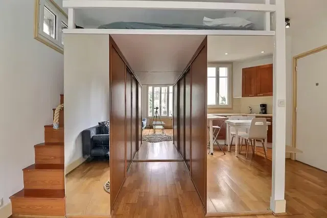 Living room; wood floor, natural light, modern style