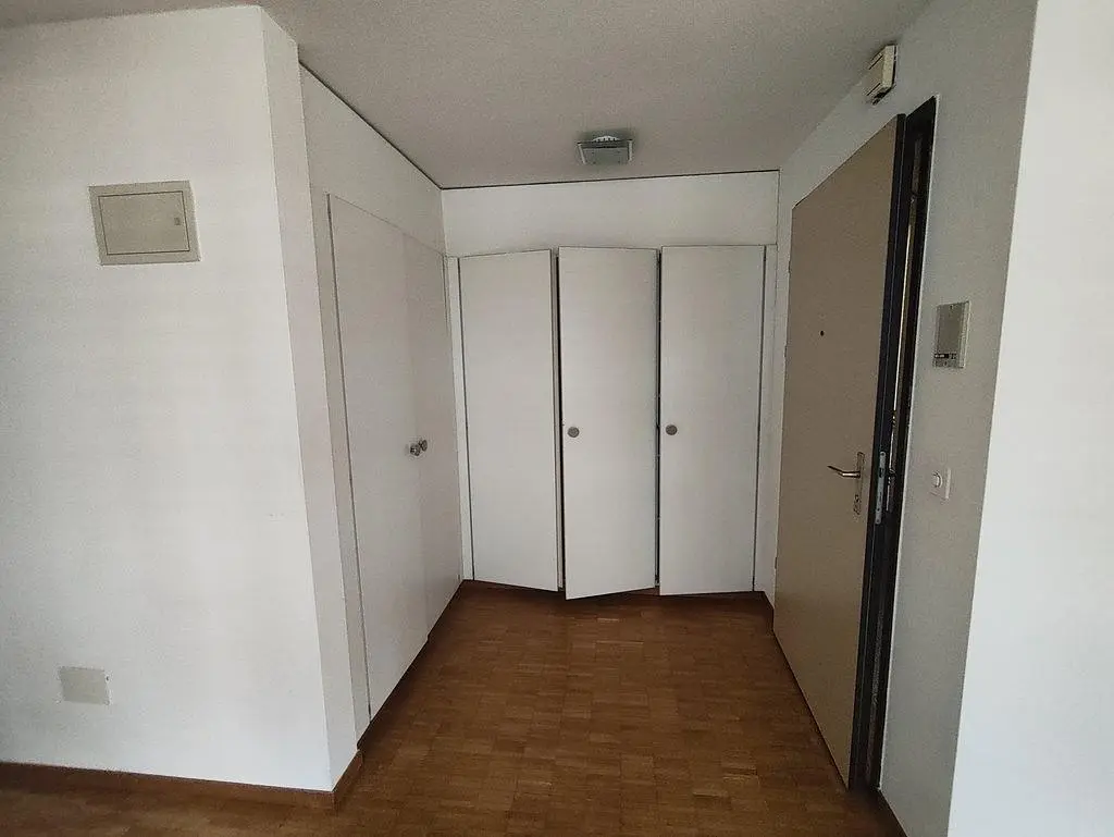 Garderobe; holzboden, fliesenboden