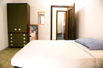 Chambre; lumière naturelle, carrelage