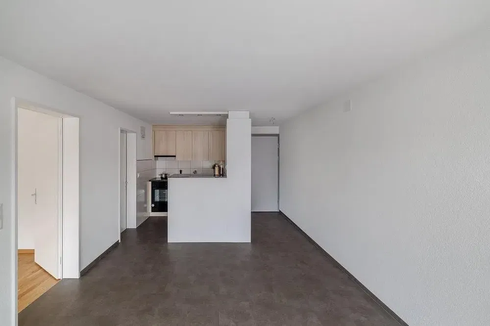 Küche; fliesenboden, küchengeräte, tageslicht