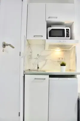 Cuisine; électroménager, lumière naturelle, style moderne