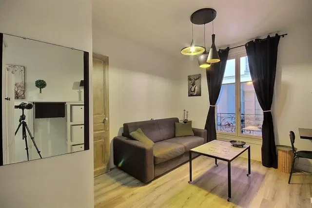 Wohnzimmer; holzboden, tageslicht, moderner stil