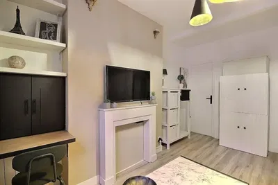 Living room; modern style, wood floor, natural light