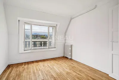 Chambre; vue, parquet, lumière naturelle