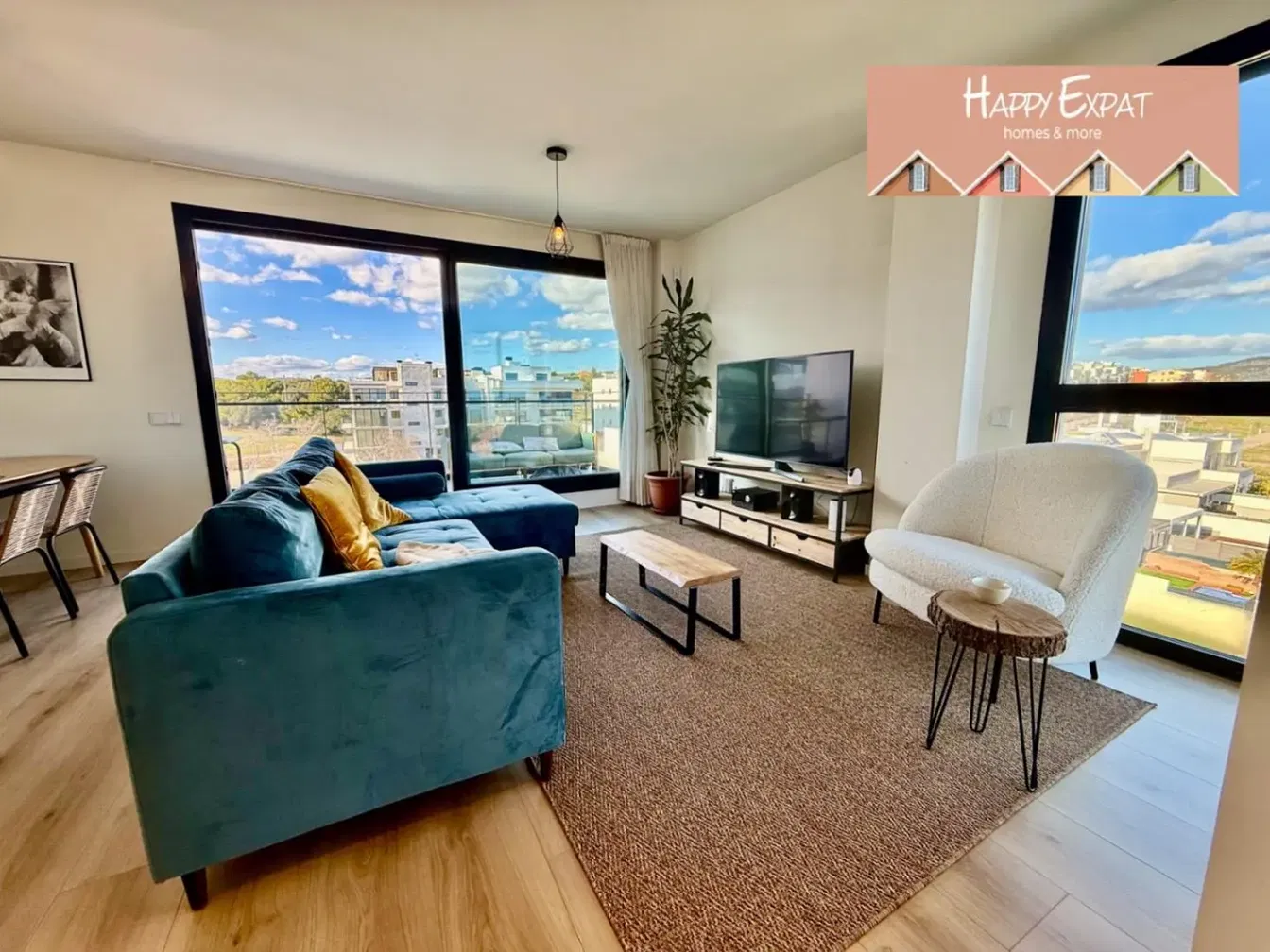 Obývací pokoj; výhled, přirozené světlo, moderní styl