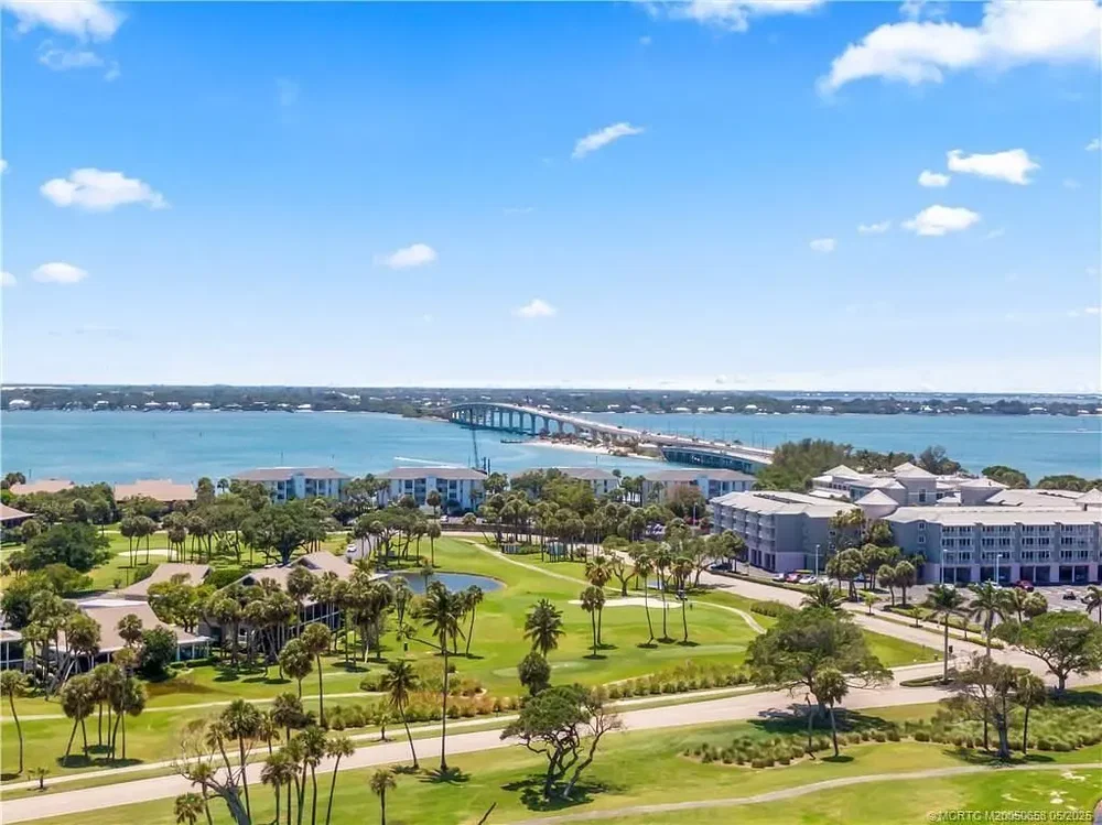 Maison et environs; vue