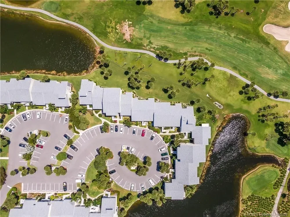 Maison et environs; vue