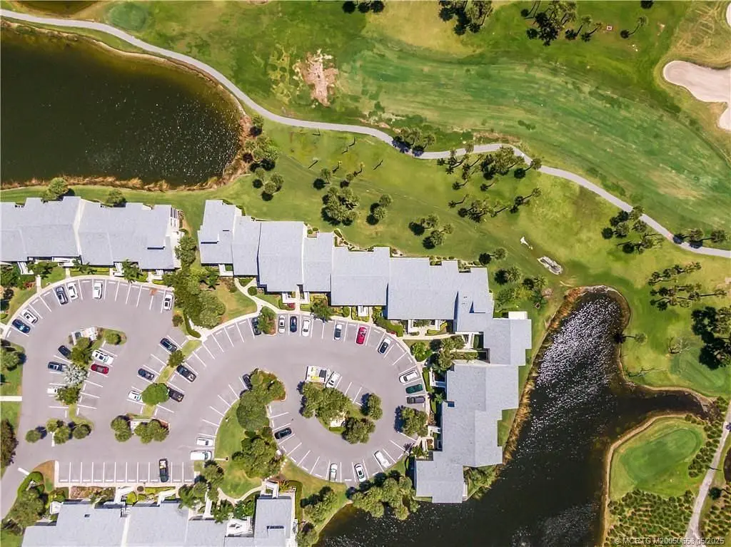 Maison et environs; vue