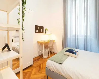 Schlafzimmer; holzboden, tageslicht