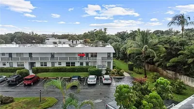 Maison et environs; vue