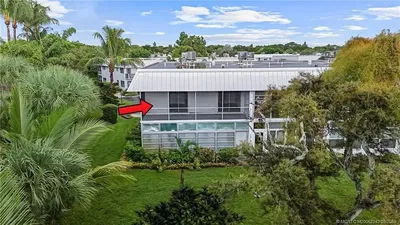 Maison et environs; vue