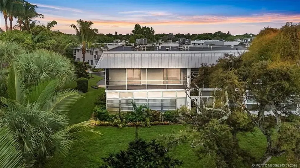Maison et environs; vue, lumière naturelle