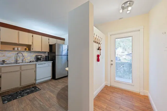 Cuisine; électroménager, lumière naturelle