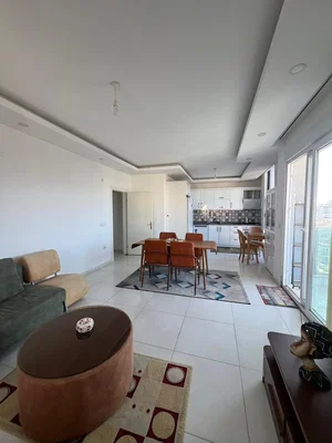 Дневна соба; плочице, природно светло, поглед