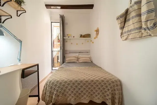 Bedroom; natural light, rustic style