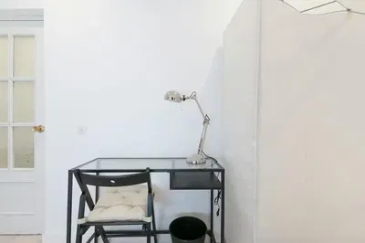 Chambre; style moderne, lumière naturelle