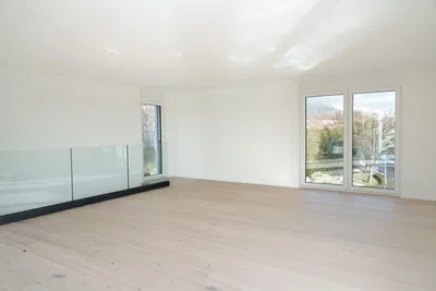 Soggiorno; vista, pavimento in legno, luce naturale