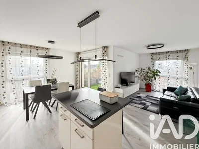 Oturma odası; doğal ışık, modern stil