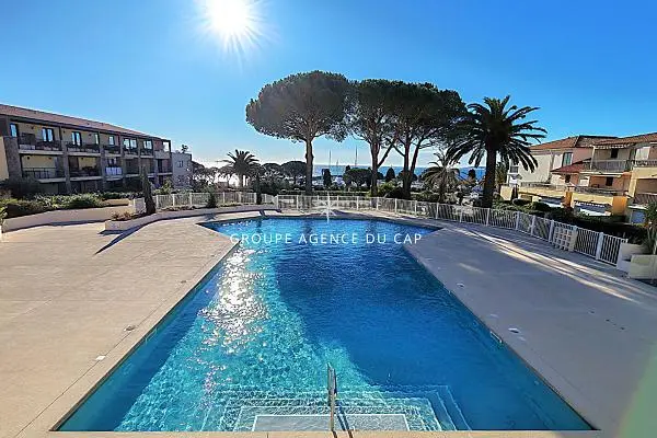 House and surroundings; view, natural light