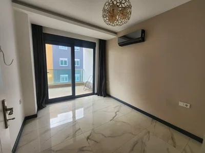 Дневна соба; плочице, поглед, природно светло