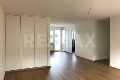 Soggiorno; pavimento in legno, luce naturale, vista