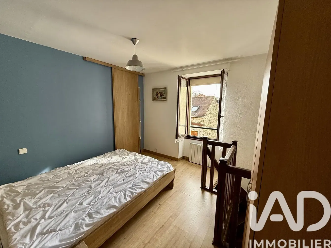 Υπνοδωμάτιο; φυσικό φως, ξύλινο πάτωμα