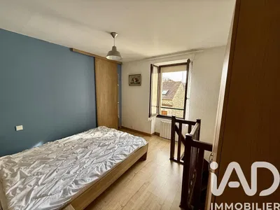 Υπνοδωμάτιο; φυσικό φως, ξύλινο πάτωμα