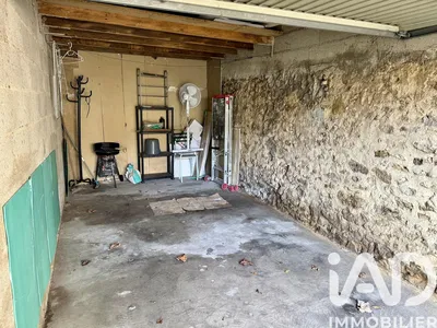 Αποθήκη; χρειάζεται ανακαίνιση, ξύλινες δοκούς