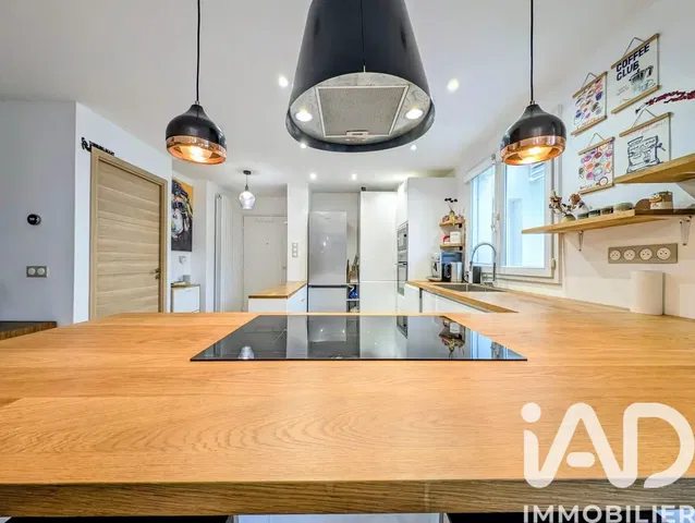 Küche; küchengeräte, tageslicht, moderner stil