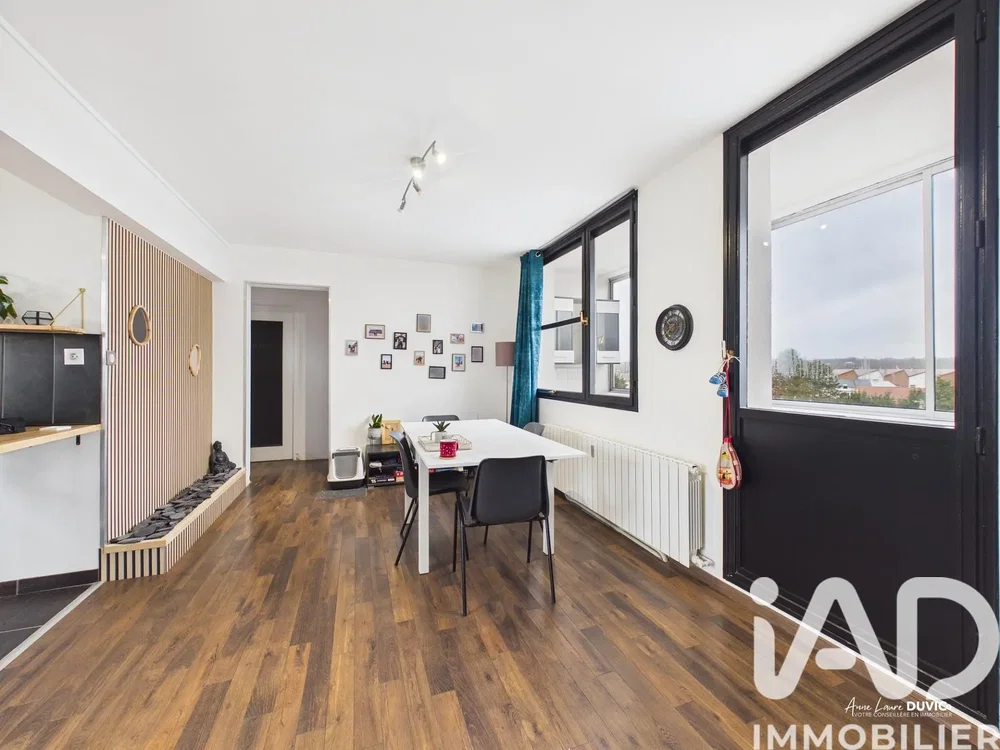 Wohnzimmer; holzboden, tageslicht, moderner stil