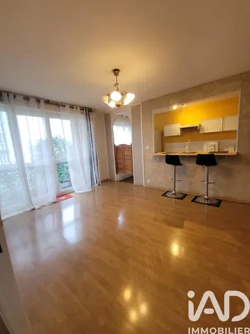 Wohnzimmer; blick, holzboden, tageslicht