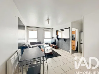Wohnzimmer; fliesenboden, tageslicht