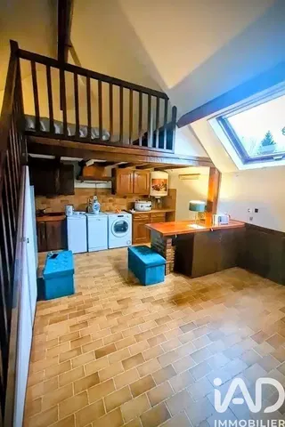 Keuken; tegelvloer, houten balken, natuurlijk licht