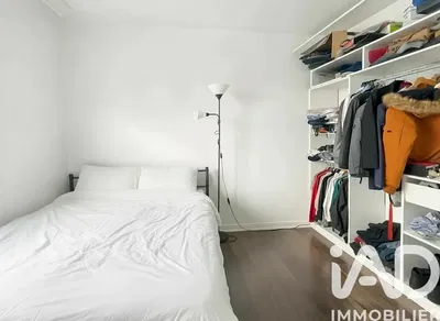 Slaapkamer; houten vloer, natuurlijk licht