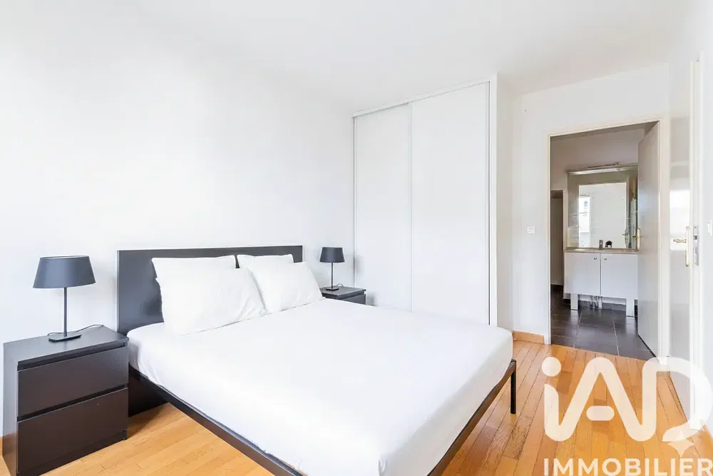 Υπνοδωμάτιο; ξύλινο πάτωμα, φυσικό φως