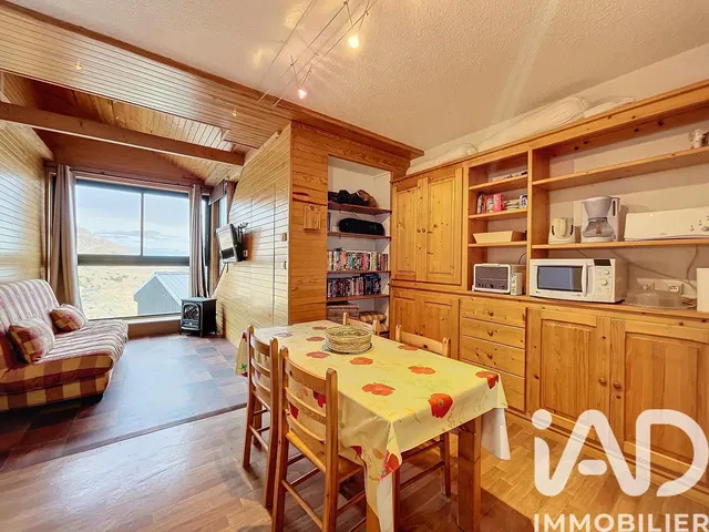 Living room; wood floor, rustic style, view, natural light