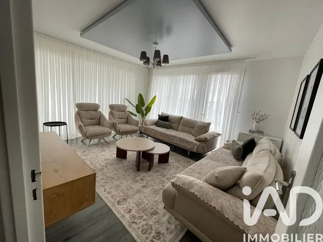 Obývací pokoj; přirozené světlo, moderní styl