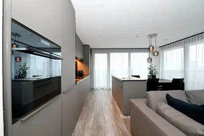 Soggiorno; elettrodomestici, luce naturale, stile moderno, pavimento in piastrelle