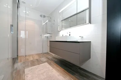 Bagno; pavimento in piastrelle, ristrutturato, luce naturale