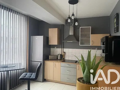 Кухиња; кухињски апарати, природно светло, модерни стил