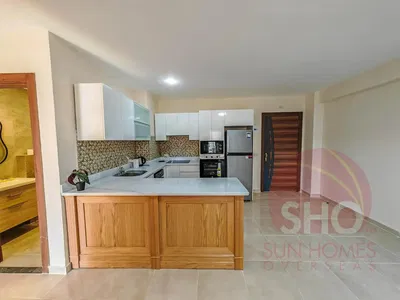 Mutfak; mutfak aletleri, fayans zemin, doğal ışık