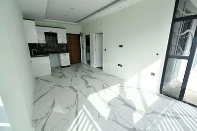 مطبخ; أرضية من البلاط, ضوء طبيعي