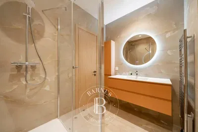 حمام; أرضية من البلاط, مجدد, ضوء طبيعي, أسلوب عصري