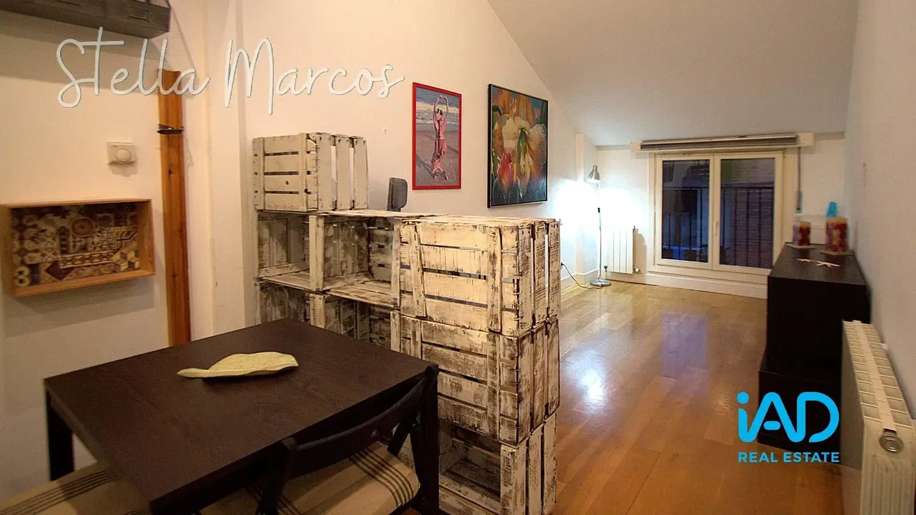 Wohnzimmer; holzboden, rustikaler stil, tageslicht