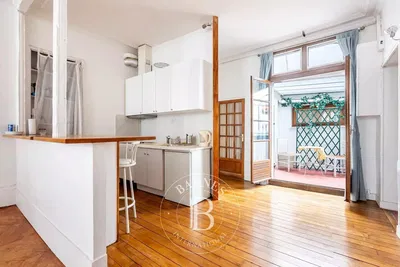 Küche; holzboden, blick, tageslicht